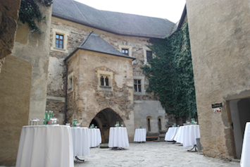 Hochzeit: Oberer Burghof - Ritterburg Lockenhaus