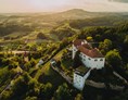 Hochzeit: Luftaufnahme des Schloss Kapfenstein in der Steiermark. - Schloss Kapfenstein Hotel Restaurant