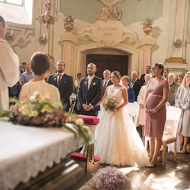 Hochzeit: Kirchliche Trauung in der schlosseigenen Barbara-Kapelle - Schloss Thörl