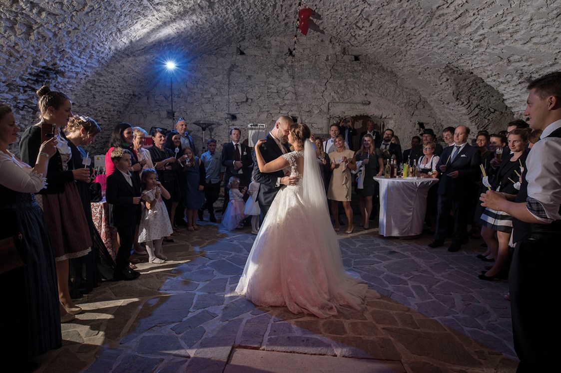 Hochzeit: Zünftige Party im Gewölbe - Schloss Thörl