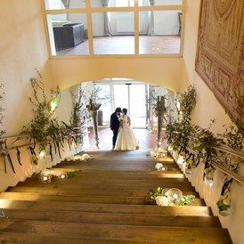 Hochzeit: Brautpaar kommt in den Festsaal  - Schloss Maria Loretto am Wörthersee