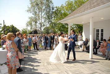 Hochzeit: Unsere Plaza bietet Platz für den Hochzeitstanz. - Matrimonium Kollnbrunn