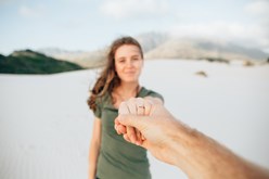 Heiratsantrag geplant? Hier sind 10 romantische und kreative Ideen, die garantiert für Gänsehaut sorgen - hochzeits-location.info
