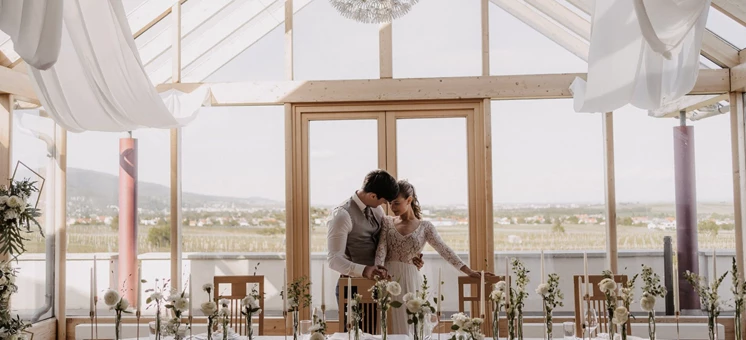 Hochzeit ohne Kompromisse: Brautpaar im Fokus, Gäste gut unterhalten - hochzeits-location.info