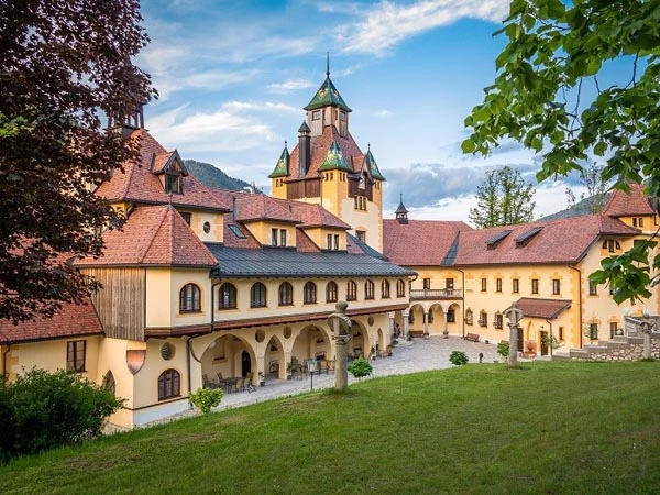 Naturhotel Schloss Kassegg for dream weddings