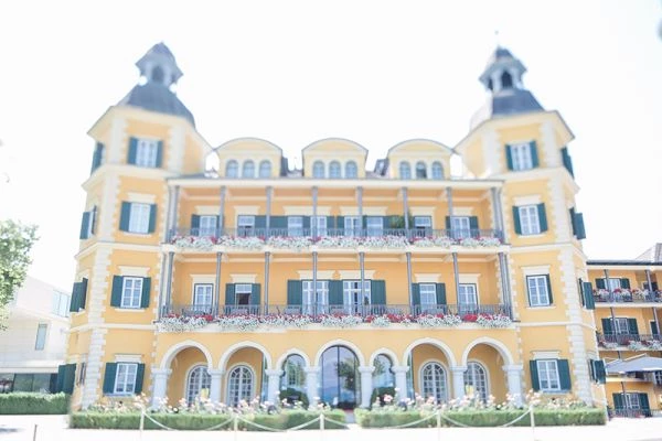 L'hotel nel castello sul lago Wörthersee Das Schlosshotel am Wörthersee