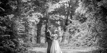 Hochzeit - Trauung im Freien - Rohrau - Fotoshooting im nahegelegenen Wald.
Foto © weddingreport.at - Schloss Halbturn - Restaurant Knappenstöckl