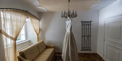 Hochzeit - Art der Location: privates Anwesen - Győr-Moson-Sopron - Ausreichend Platz zum stressfreien Anziehen.
Foto © weddingreport.at - Schloss Halbturn - Restaurant Knappenstöckl