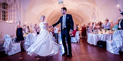 Hochzeit - Umgebung: im Park - Frauenkirchen - Feiern Sie Ihre Hochzeit im Schloss Halbturn im Burgenland.
Foto © weddingreport.at - Schloss Halbturn - Restaurant Knappenstöckl