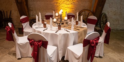 Hochzeit - Art der Location: Restaurant - PLZ 74629 (Deutschland) - Mittelalterliche Scheune in Neckarmühlbach Dekoration
 - Heiraten auf Burg Guttenberg