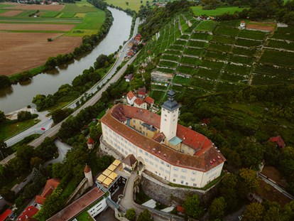 Hochzeit - Umgebung: am Fluss - Deutschland - Schlosshotel Horneck  - Heiraten auf Schloss Horneck / Eventscheune 
