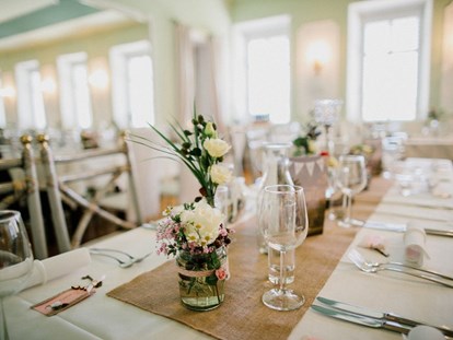 Hochzeit - Art der Location: Restaurant - Kärnten - Die Hochzeitstafel sollte auch ein wahrer Augenschmaus für Ihre Gäste sein. - Alte Schule