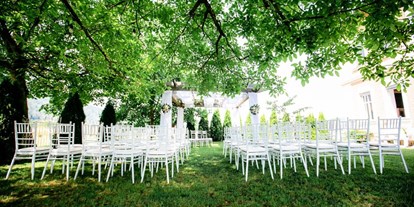 Hochzeit - Kinderbetreuung - Landskron - Luftig, weiß und von leichter Windbrise umgeben gibt Euch die Natur diesen romantischen Hauch eines Sommertagtraumes - Alte Schule