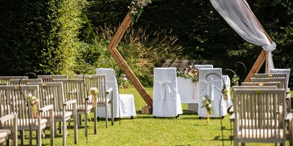 Wedding - Hochzeitsessen: 3-Gänge Hochzeitsmenü - Admont (Admont) - (C) Miriam Raneburger 

Standesamt Outdoor  - ABP Burgers