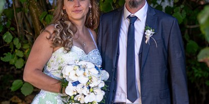 Hochzeit - Hochzeitsessen: 3-Gänge Hochzeitsmenü - Edlbach - Fotos im hinteren Garten - ABP Burgers