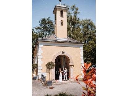 Hochzeit - barrierefreie Location - Teichstätt - Gemeinsames Läuten der Hochzeitsglocke - ARCOTEL Castellani Salzburg