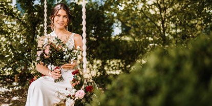 Hochzeit - Taxach - Braut auf Hochzeitsschaukel - ARCOTEL Castellani Salzburg
