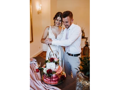 Hochzeit - Geeignet für: Hochzeit - Golling an der Salzach - Torte anschneiden im Salon Freisaal - ARCOTEL Castellani Salzburg