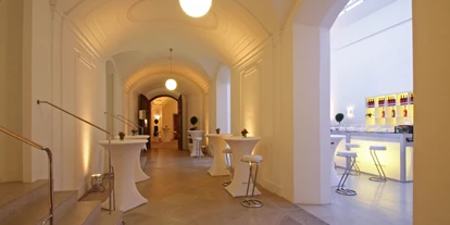 Wedding - Art der Location: Eventlocation - Großengersdorf - Gang und Lounge - Österreichische Nationalbibliothek
