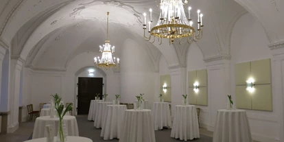 Wedding - Umgebung: in einer Stadt - Großengersdorf - Oratorium - Österreichische Nationalbibliothek