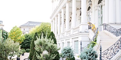 Hochzeit - Umgebung: in einer Stadt - Wien - Außenansicht Palais Coburg - Palais Coburg Residenz