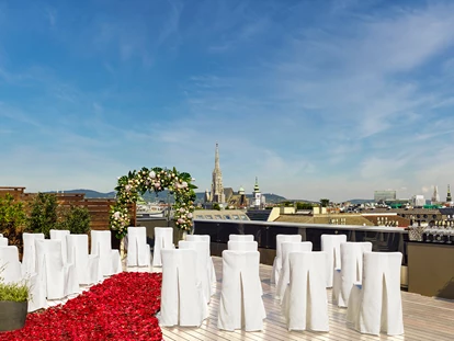 Hochzeit - Frühlingshochzeit - Pillichsdorf - Atmosphere Rooftop Bar im Sommer - Standesamtliche oder Freie Trauung - The Ritz-Carlton, Vienna