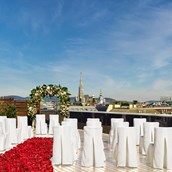 Hochzeitslocation - Atmosphere Rooftop Bar im Sommer - Standesamtliche oder Freie Trauung - The Ritz-Carlton, Vienna