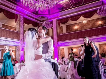 Wedding - nächstes Hotel - Wien Ottakring - Es lebe das Brautpaar - Austria Trend Parkhotel Schönbrunn