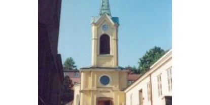 Hochzeit - Umgebung: in einer Stadt - PLZ 1180 (Österreich) - Kirche in Neustift am Walde - Heuriger Wolff