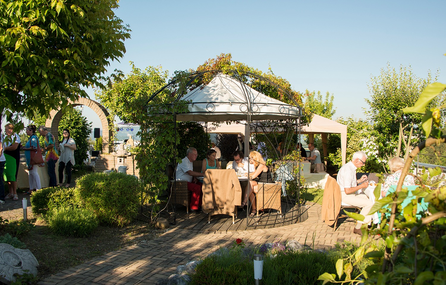 Hochzeitslocation - Hochzeit feiern nahe Salzburg mit exklusivem Ambiente und flexiblen Eventräumen.
 - Servus Europa