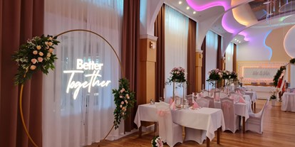 Hochzeit - Umgebung: in einer Stadt - Wien - Better Together Ring - Hochzeitssaal Wien Rosental