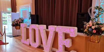 Hochzeit - Umgebung: in einer Stadt - Eigene LOVE Buchstaben  - Hochzeitssaal Wien Rosental
