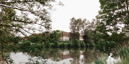 Hochzeit - Frühlingshochzeit - Dachau - Der Prielhof liegt idyllisch im Grünen gelegen zwischen Weihern  - Klosterschenke Scheyern - Prielhof