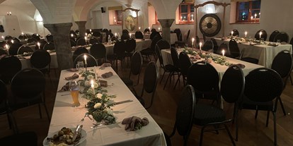 Hochzeit - externes Catering - Festliche Tafel im Gewölberaum
 - Hochzeitslocation Lamplstätt - 3 Tage feiern ohne Sperrstunde