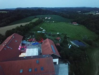 Nozze - Festzelt - Oberbayern - Hochzeit Übersicht bei Nacht mit Zelt
 - Hochzeitslocation Lamplstätt - 3 Tage feiern ohne Sperrstunde