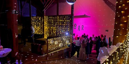 Hochzeit - Umgebung: in den Bergen - Tanzen und Bar in der Scheue - Hochzeitslocation Lamplstätt - 3 Tage feiern ohne Sperrstunde