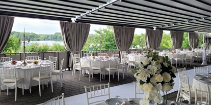 Hochzeit - Hochzeitsessen: Catering - Deutschland - eine von mehreren alternativen Dekorationen auf der Terrasse.  - BY-Eventcenter