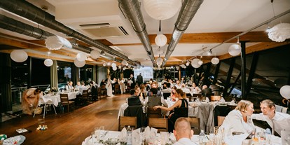 Hochzeit - Umgebung: mit Seeblick - Röjtökmuzsaj - Festsaal des Seerestaurant Katamaran. - Seerestaurant Katamaran
