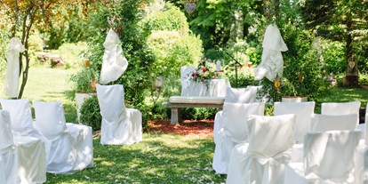 Hochzeit - Trauung im Freien - Winden am See - Der Hochzeitsplatz im Garten... - Rosenbauchs