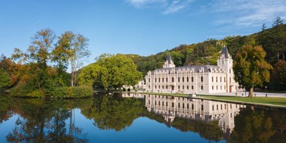 Hochzeit - Art der Location: Hotel - Schloss Hernstein mit Spiegelung im Teich
Copyright: Peter Hruska
 - Schloss Hernstein