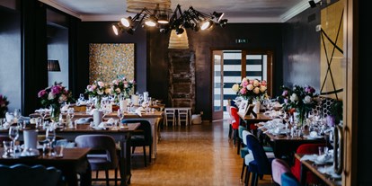 Hochzeit - Geeignet für: Seminare und Meetings - Wienerwald - Restaurant mit Teak Tischen - Kursalon Bad Vöslau