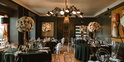 Hochzeit - Hochzeitsessen: Catering - Wien-Stadt Hietzing - Restaurant in Gala Bestuhlung - Kursalon Bad Vöslau