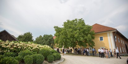 Hochzeit - Wagrein (Hinzenbach) - Heiraten am Burnerhof in Oberösterreich.
Foto © sandragehmair.com - Burnerhof
