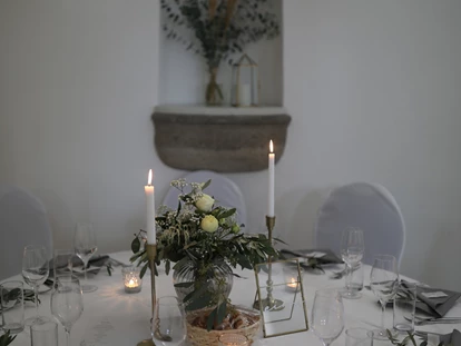 Hochzeit - Hochzeits-Stil: Boho-Glam - Weißenberg (Ansfelden) - Tischdekoration - Schloss Events Enns