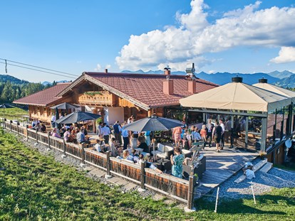 Hochzeit - Art der Location: Gasthaus - Die neue überdachte Panoramaterrasse des Rufana Alp lädt euch zum Feiern unter freiem Himmel ein. - Rufana Alp