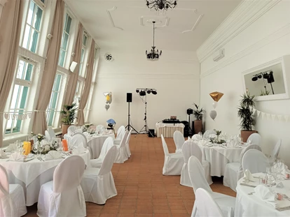 Hochzeit - Hochzeits-Stil: Rustic - Rückersdorf (Harmannsdorf) - Orangerie Europahaus Wien