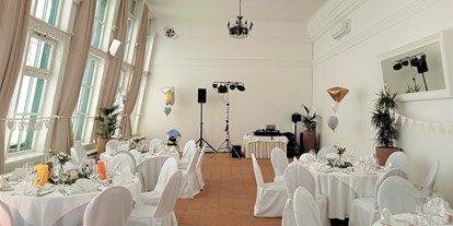 Hochzeit - Umgebung: am Land - PLZ 1190 (Österreich) - Orangerie Europahaus Wien