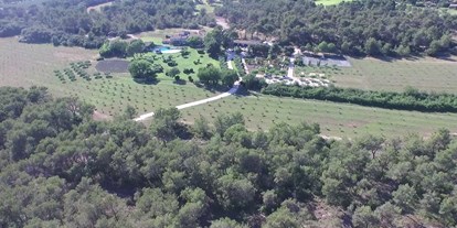 Hochzeit - Umgebung: im Park - Provence-Alpes-Côte d'Azur - Le Mas de la Rose