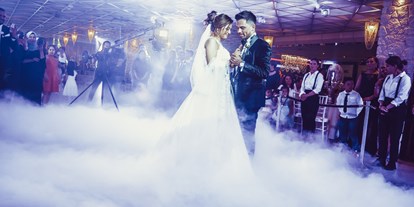 Hochzeit - Niederrhein - Großzügiger Festsaal mit Bühne, Hochzeitsthron und allem was das Herz begehrt - JADE SAAL EVENTLOCATION