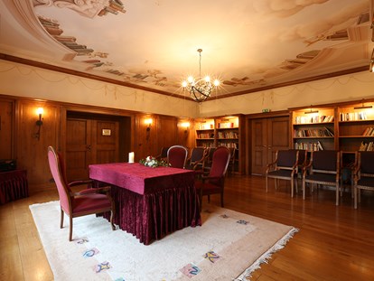 Hochzeit - Art der Location: Burg - Die Bibliothek des Lakeside Burghotel zu Strausberg. - The Lakeside Burghotel zu Strausberg